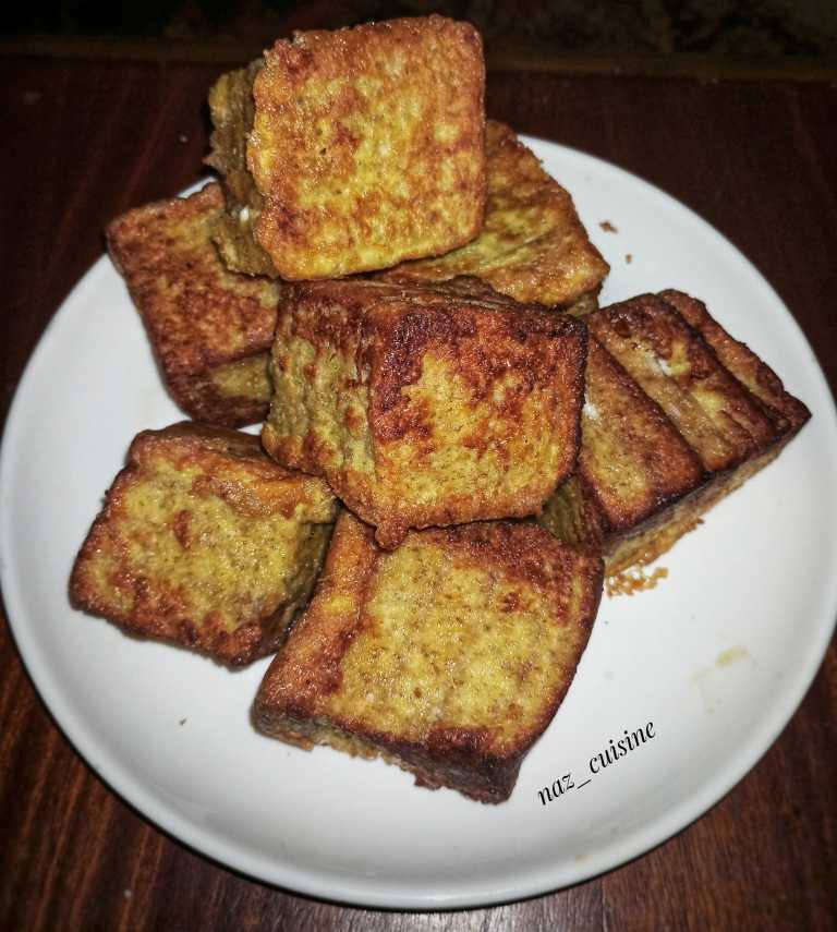 Cripsy French toast cubes with pancakes 
