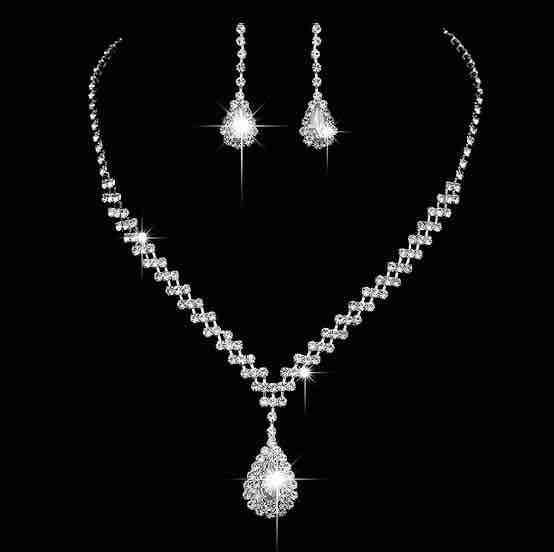Elegant Bridal Jewelry Set with Silver Drop Details