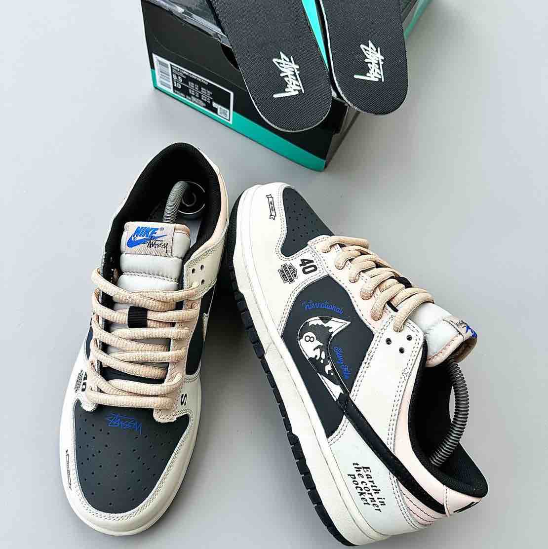 STUSSY X NIKE DUNK LOW