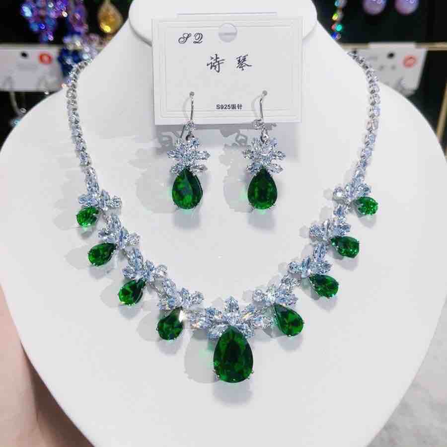 Emerald Jewelry Set