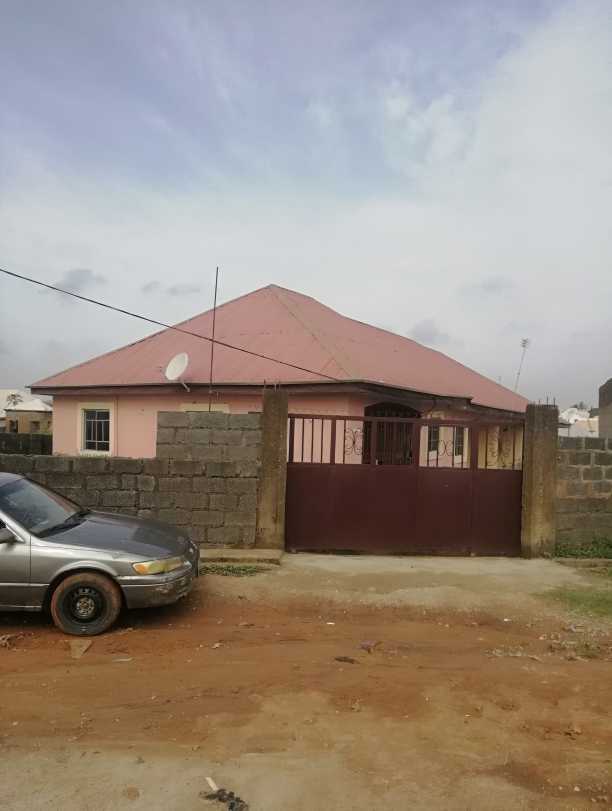 4 units of 1 bedroom flat with borehole 