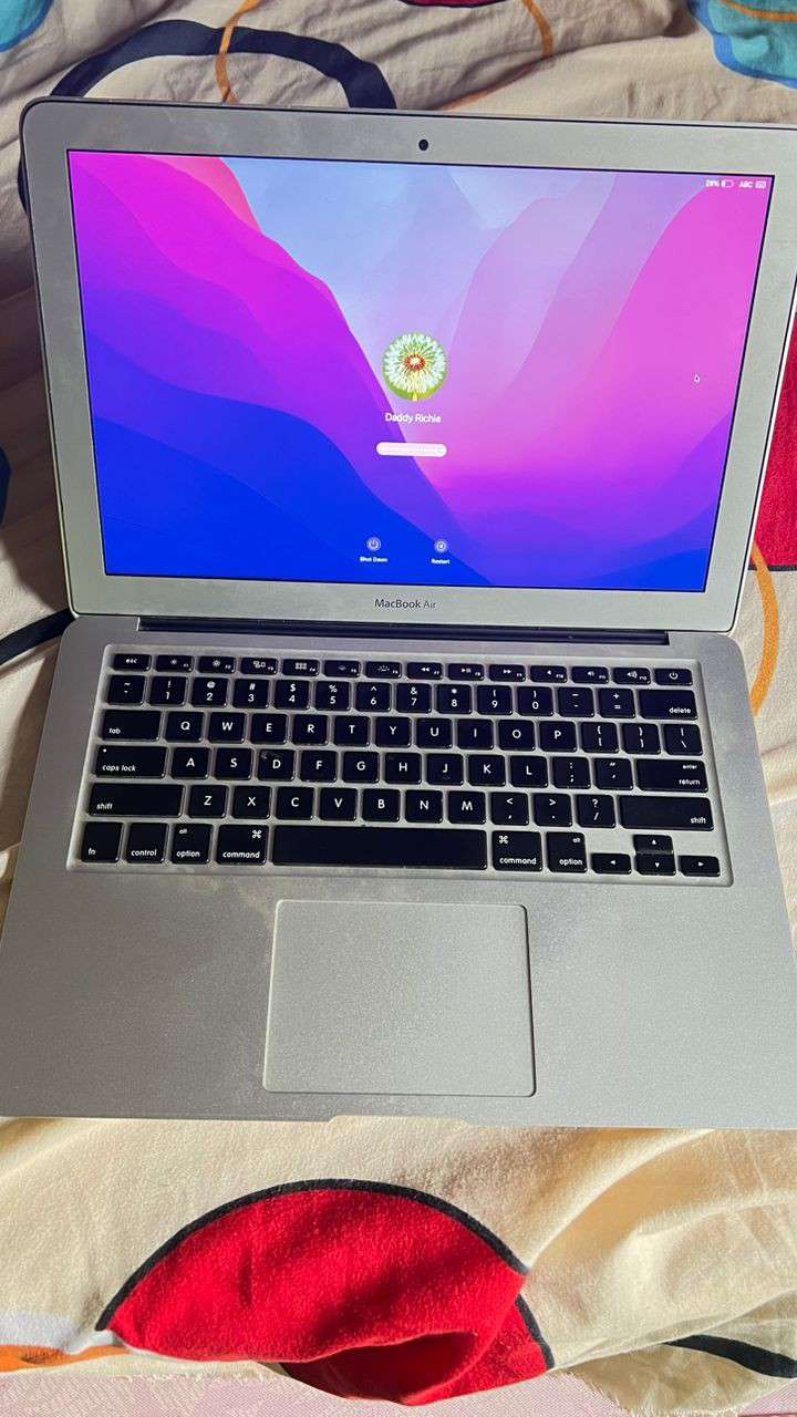 Neatly used MacBook Air (13-inch, 2017) 