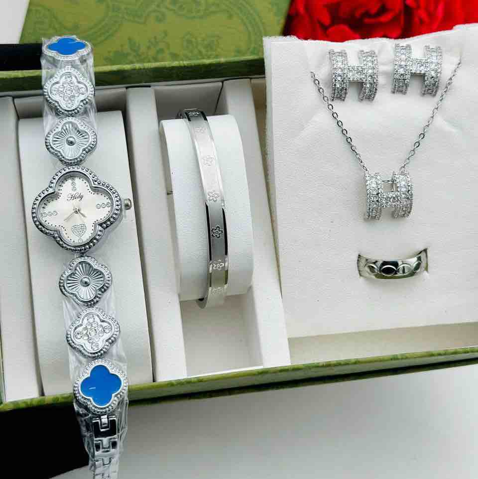 Silver wristwatch set