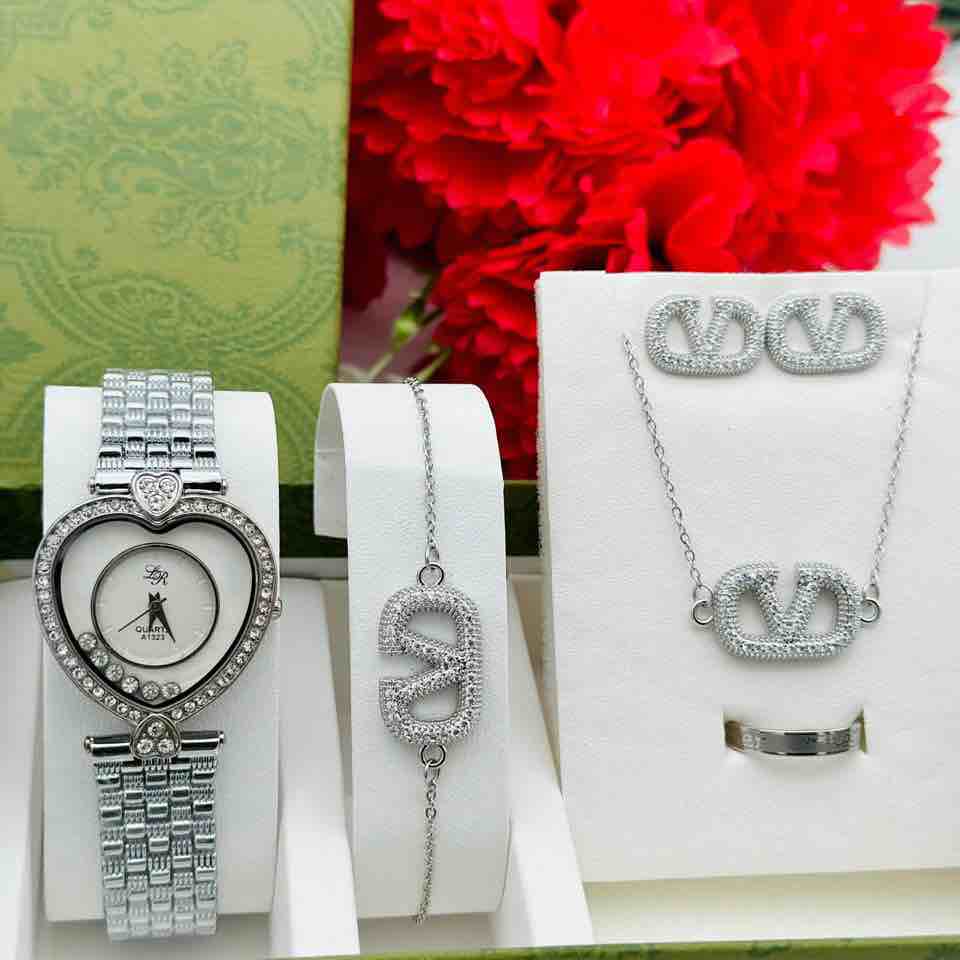 Beautiful silver wristwatch set