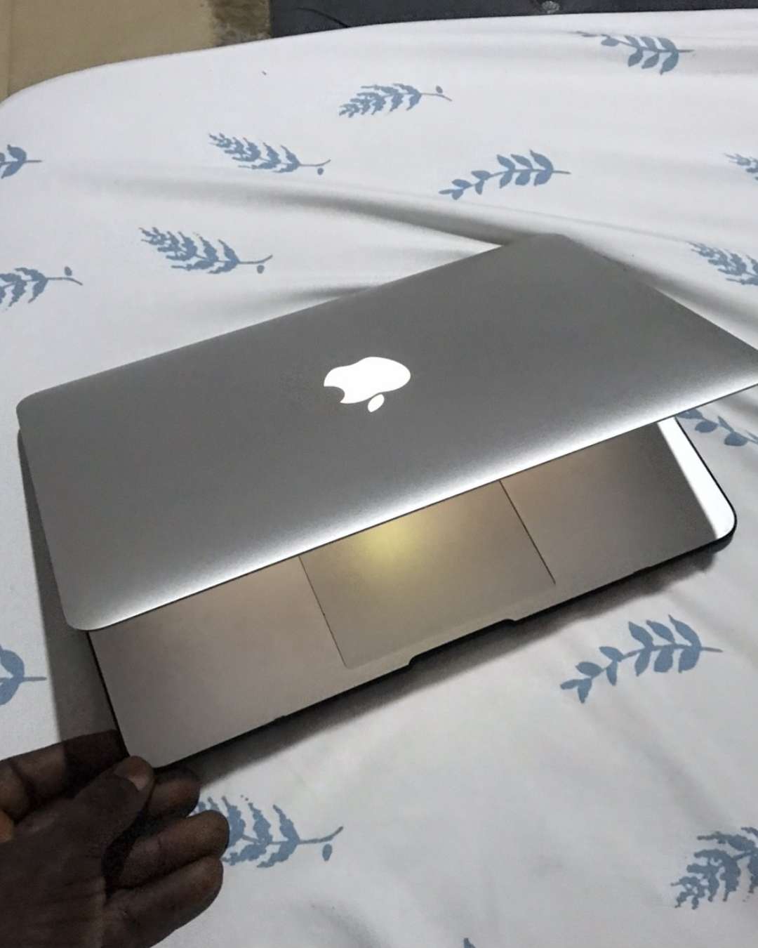 MacBook Air Corei5 256 SSD Laptop 