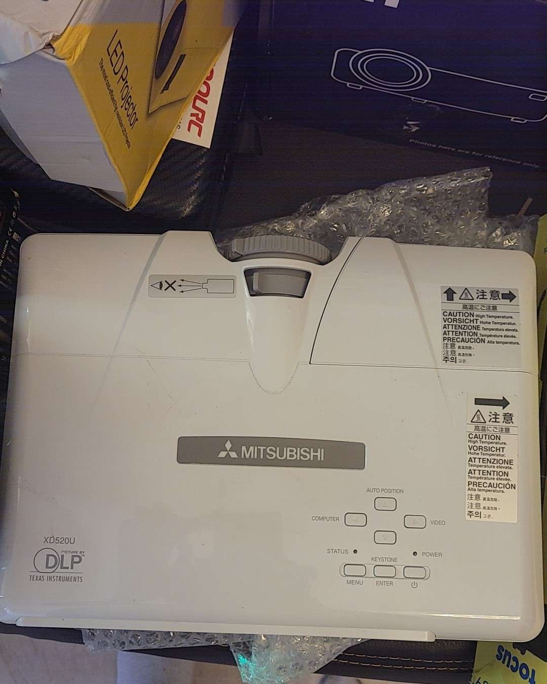 Mitsubishi professional projector 