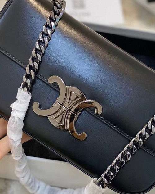 ladies handbags 