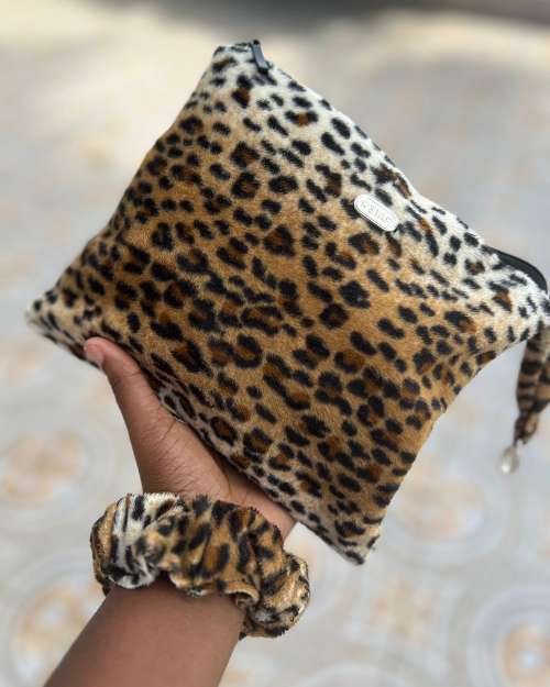 Ladies purse and scrunchie 