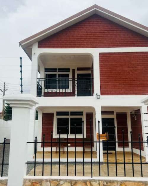 Cozy 4-Bedroom Airbnb House at Oyibi