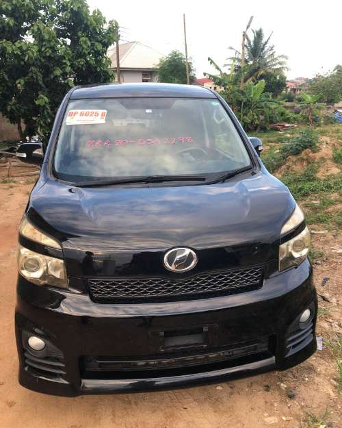 2010 Toyota Voxy