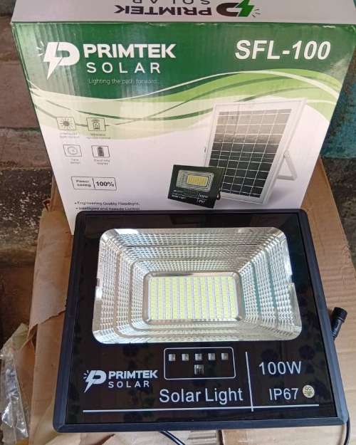 solar flood light 100w