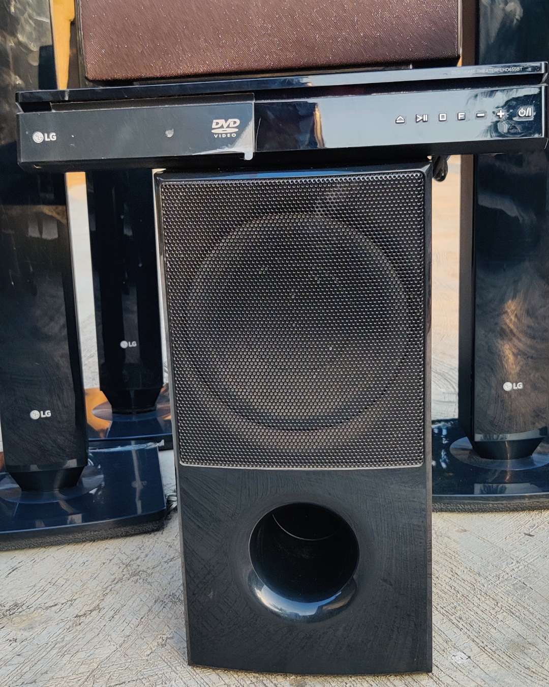 LG lhd655bt home theater speakers 