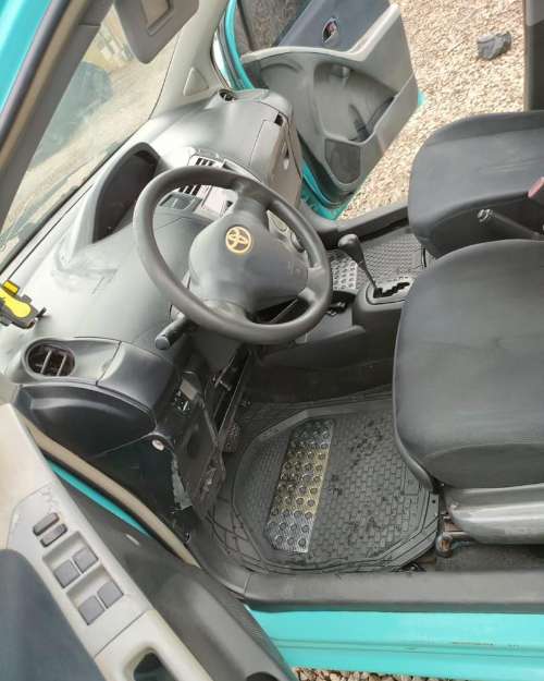 Toyota Vitz 2010