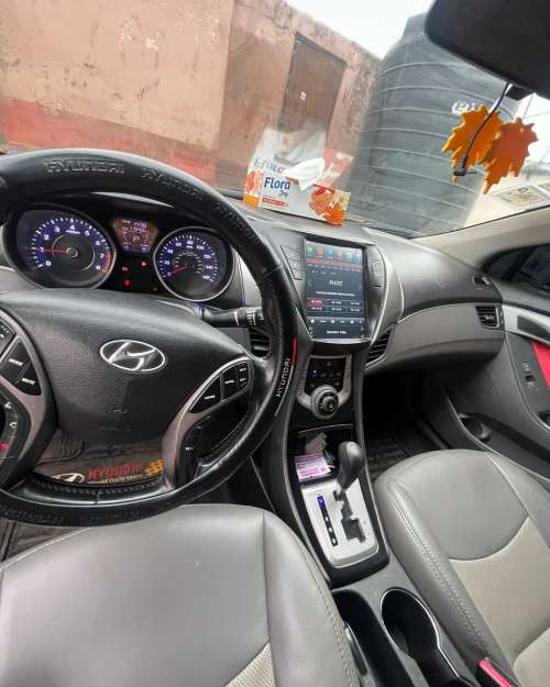 Hyundai Elantra 