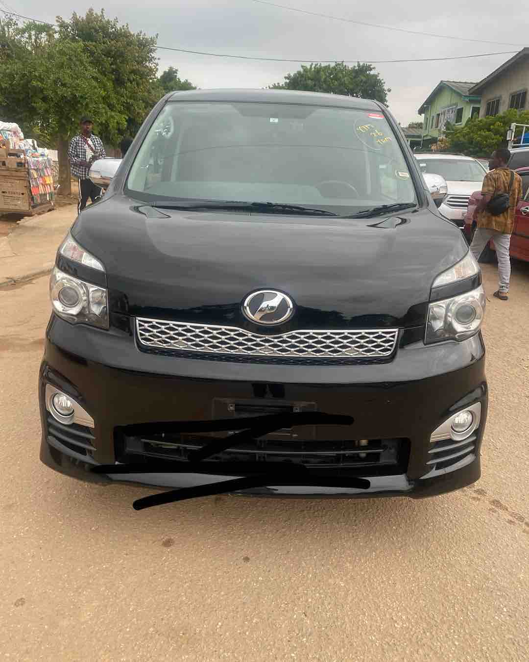 Toyota Voxy 2013