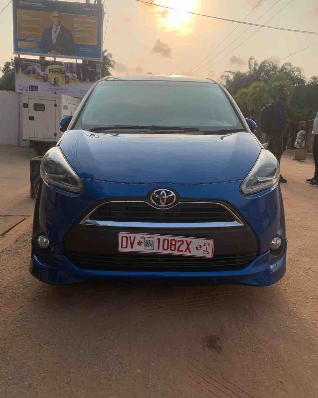 Toyota Sienta 2015