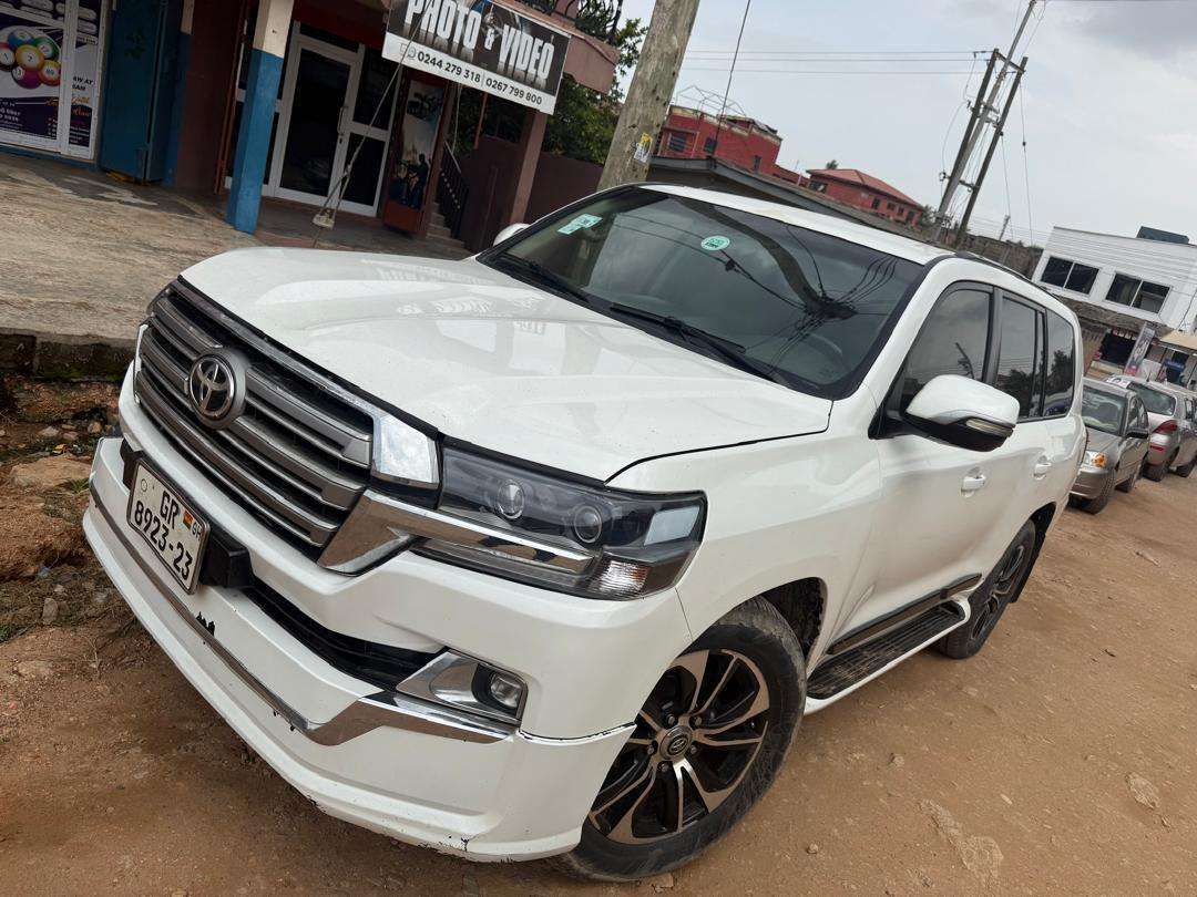 Toyota Land Cruiser V8