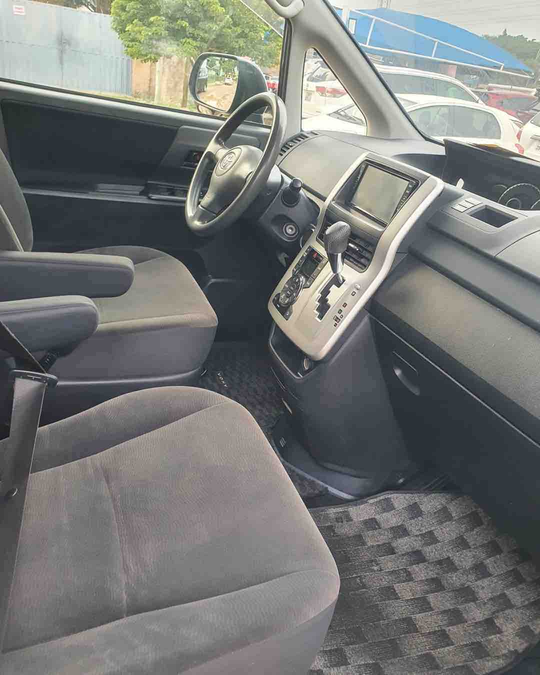 2010 Toyota Voxy