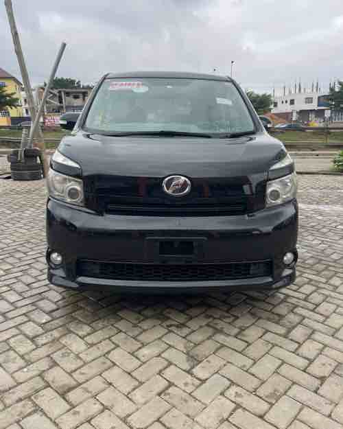 2010 Toyota Voxy