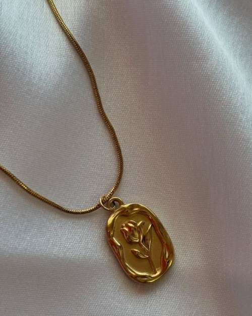 Rose necklace 