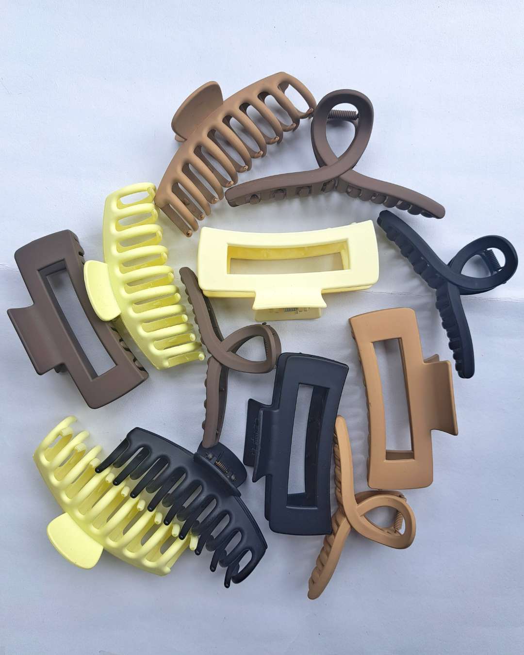 Neutral Claw Clip