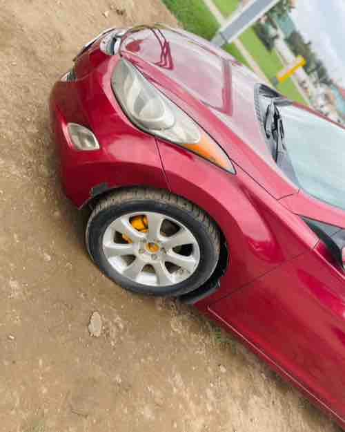 Hyundai Elantra 2012