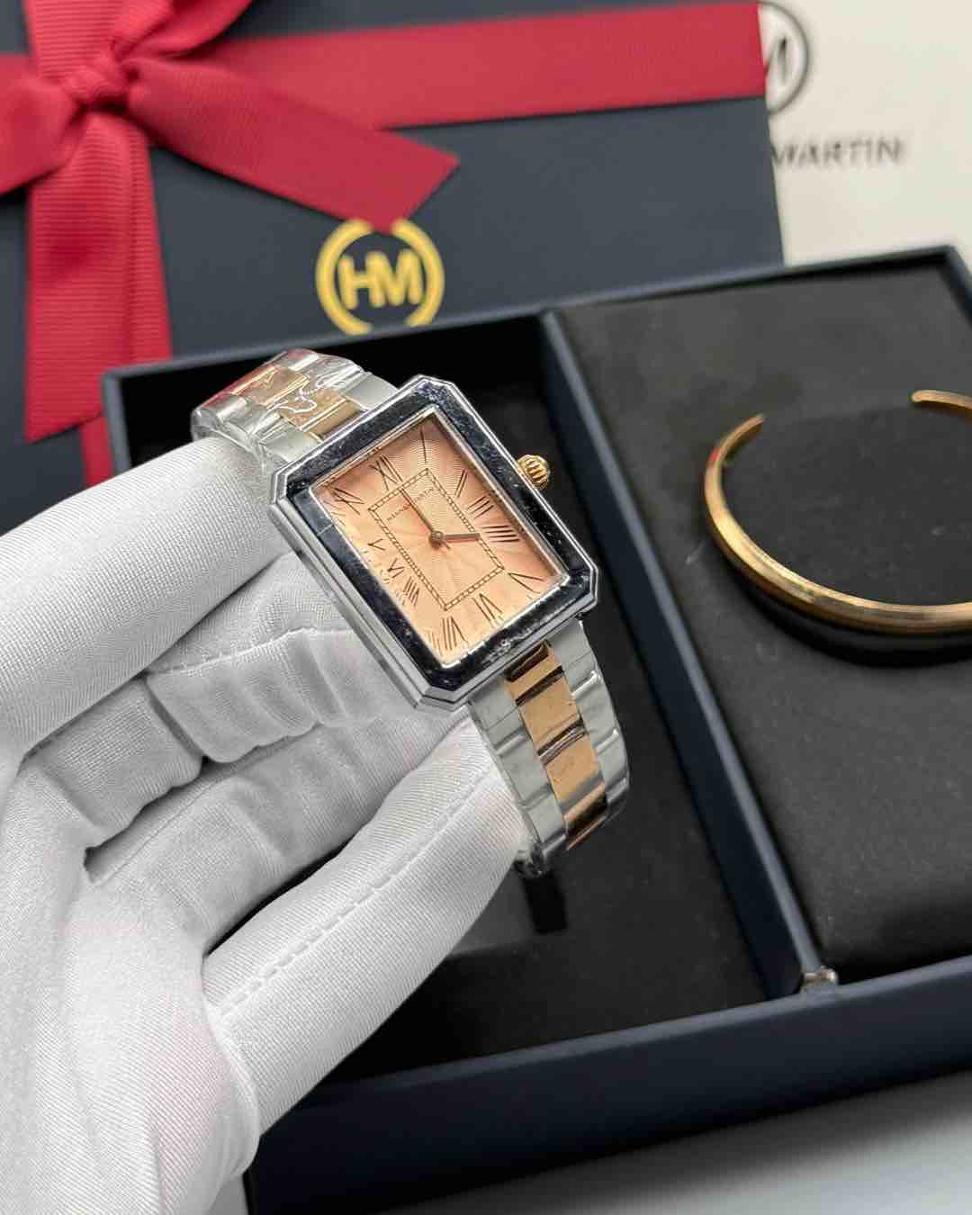 Reward branded wristwatch