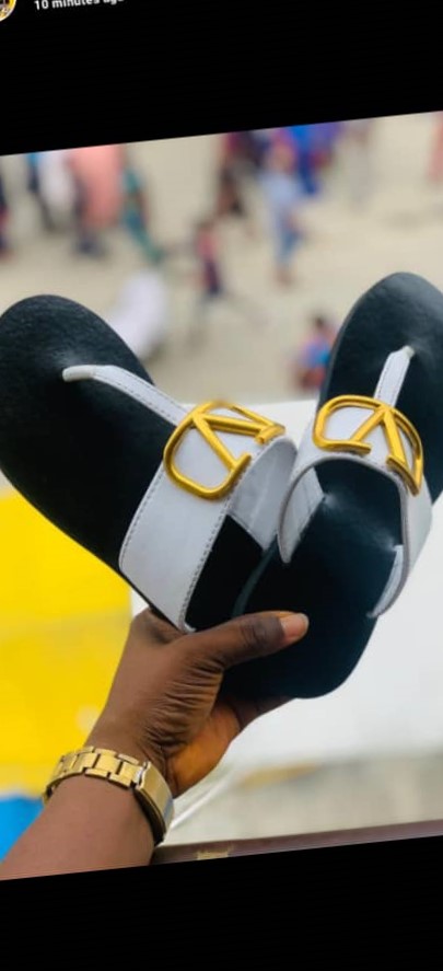 Vuiltino Women's Slides