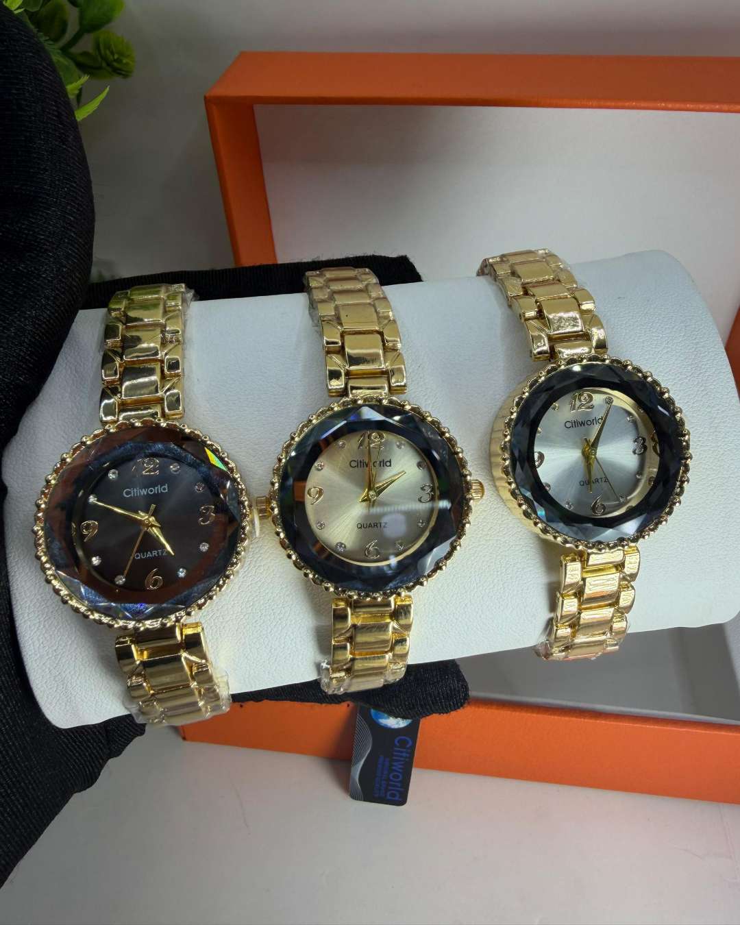 wristwatch 