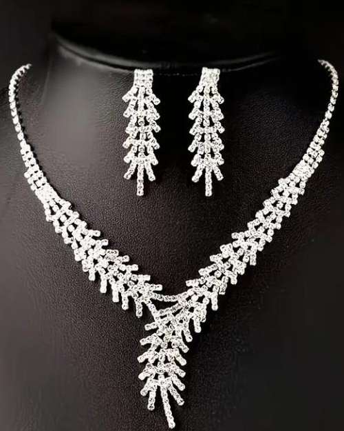 ✨ Luxury Rhinestone Necklace & Earrings 