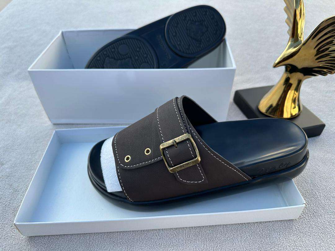 Quality palm footwear 