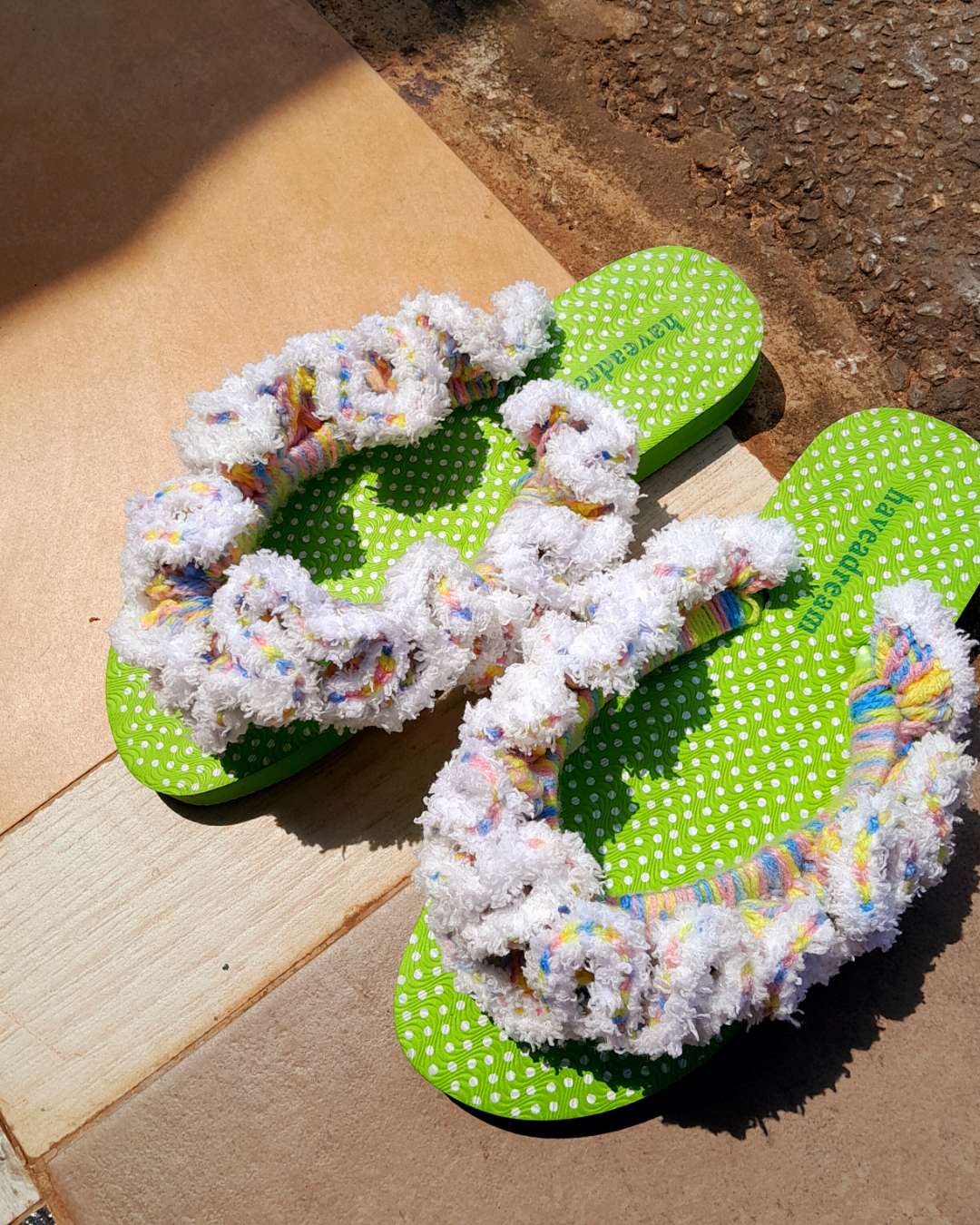 Crochet ruffle slippers 