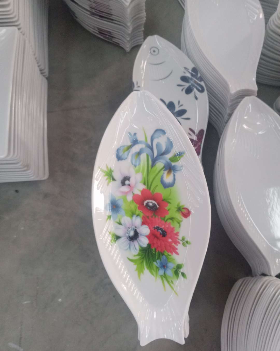 Decorative Fish-Shaped Plates