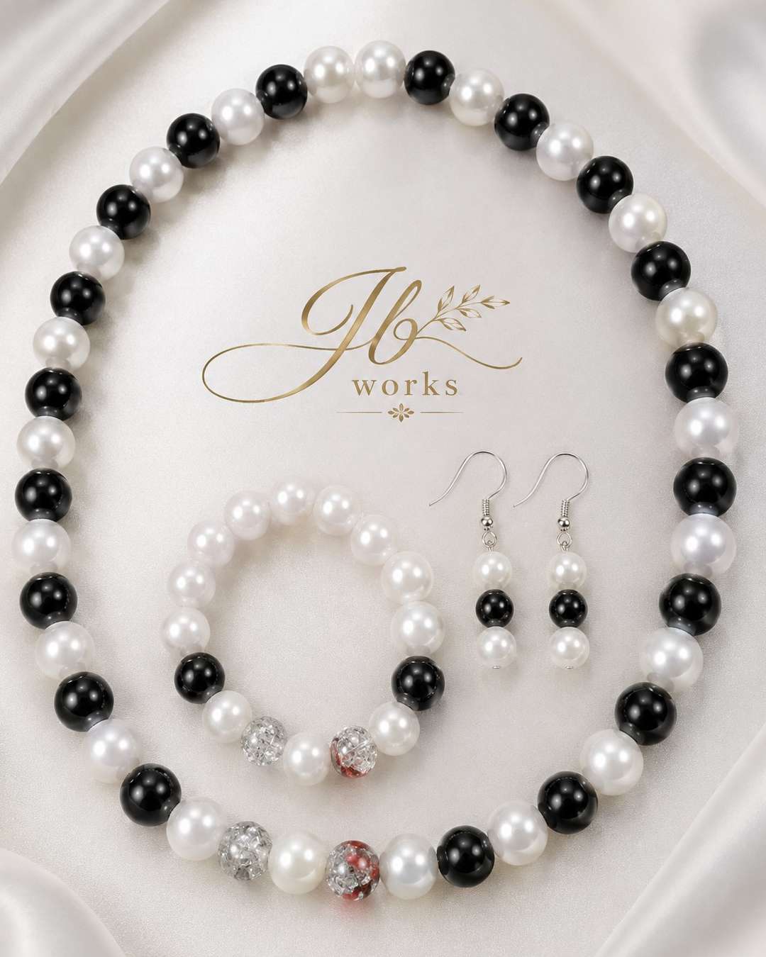Pearl beads set.