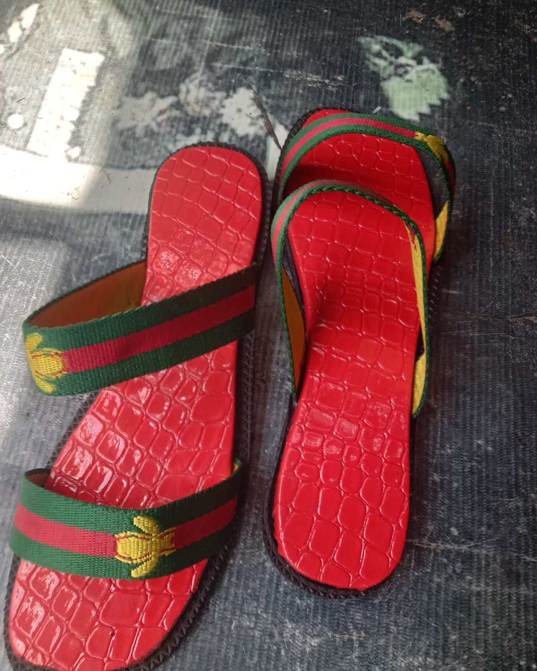 Unisex Red Crocodile Print Sandals