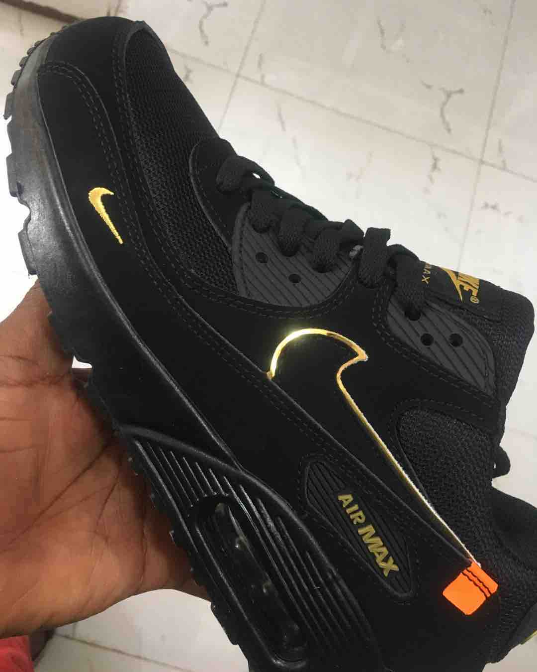 Nike Air Max 90 SE Sneakers