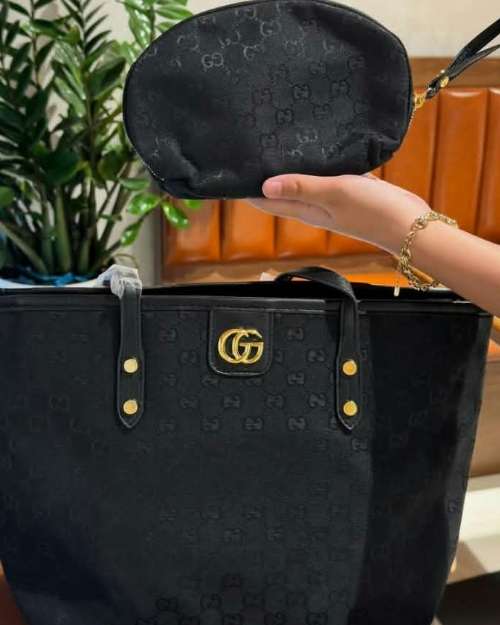 Quality tote bag
        Black only 
        
        
        