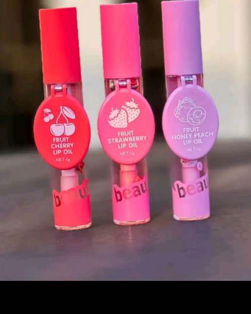 Pinky lip balm and lip gloss with scrub