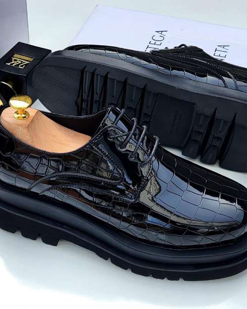 Men's Black Croc-Embossed Dress Shoes