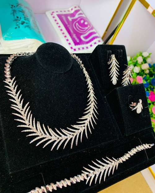 Jewelries 