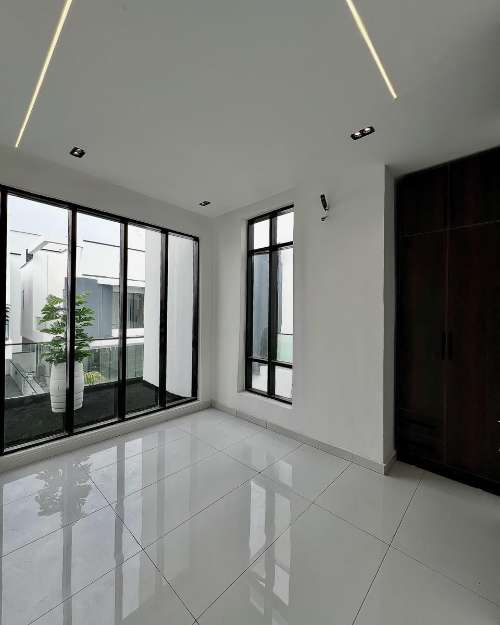 Spacious 5-Bedroom Fully Detached Duplex with BQ