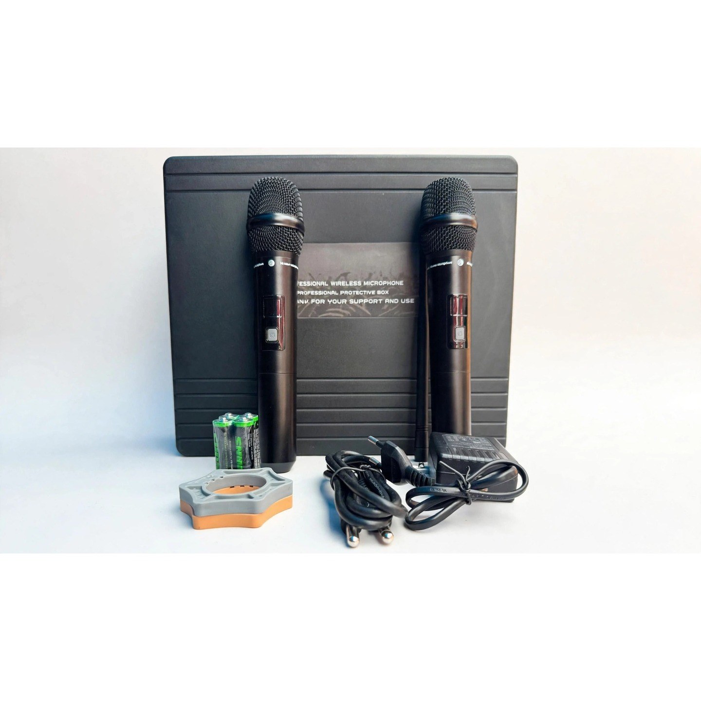 Wireless Microphone System with 2 Microphones
