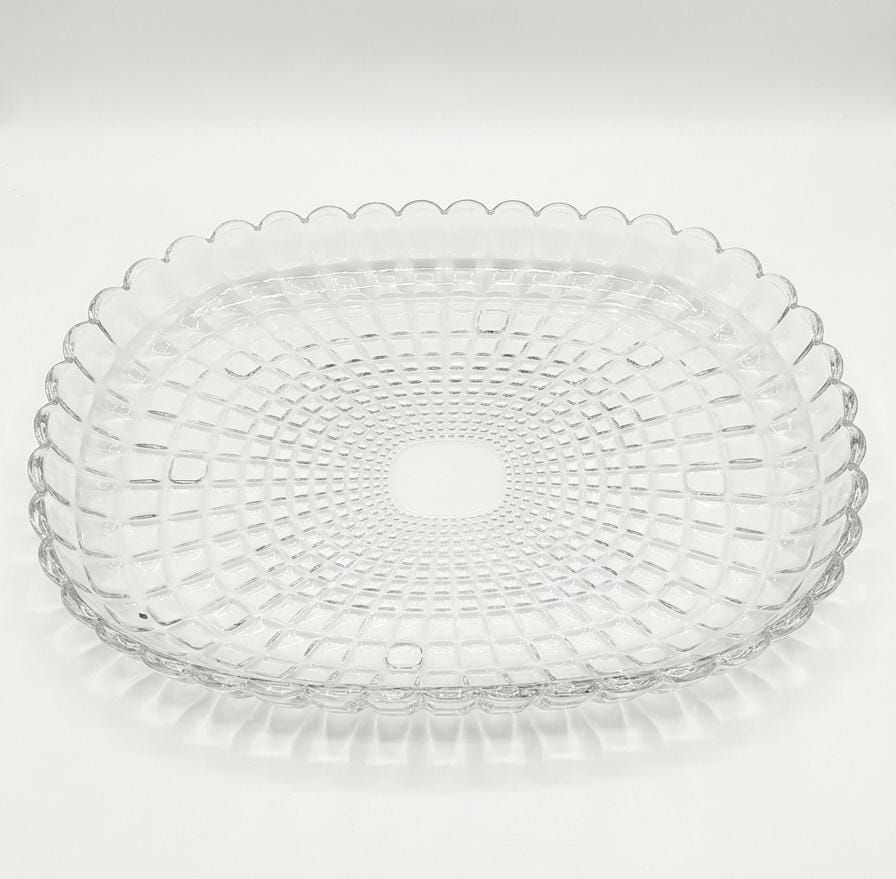 Round Scalloped Acrylic Serving Tray