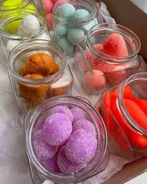 Organic salt bathbombs