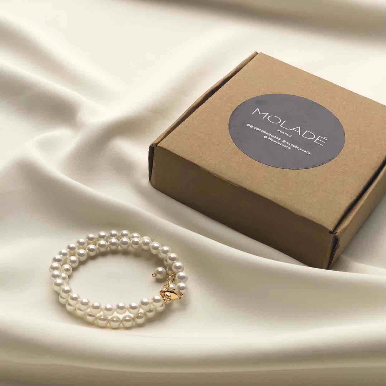 Simple pearl necklace 