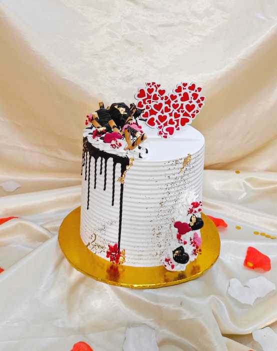 7" midi whipped cream cake