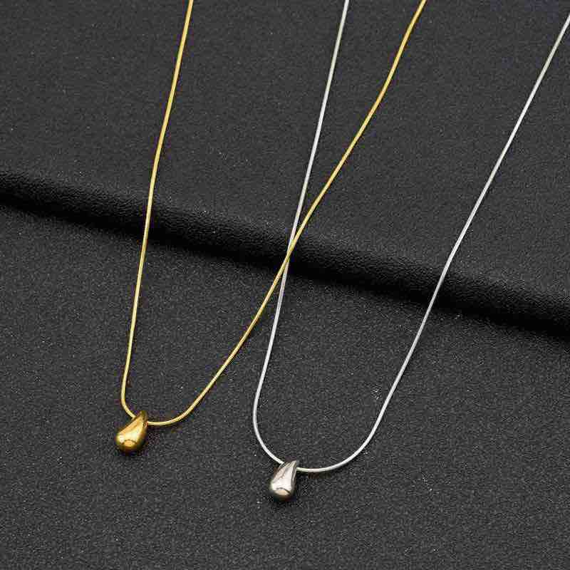 Small water drop necklace 