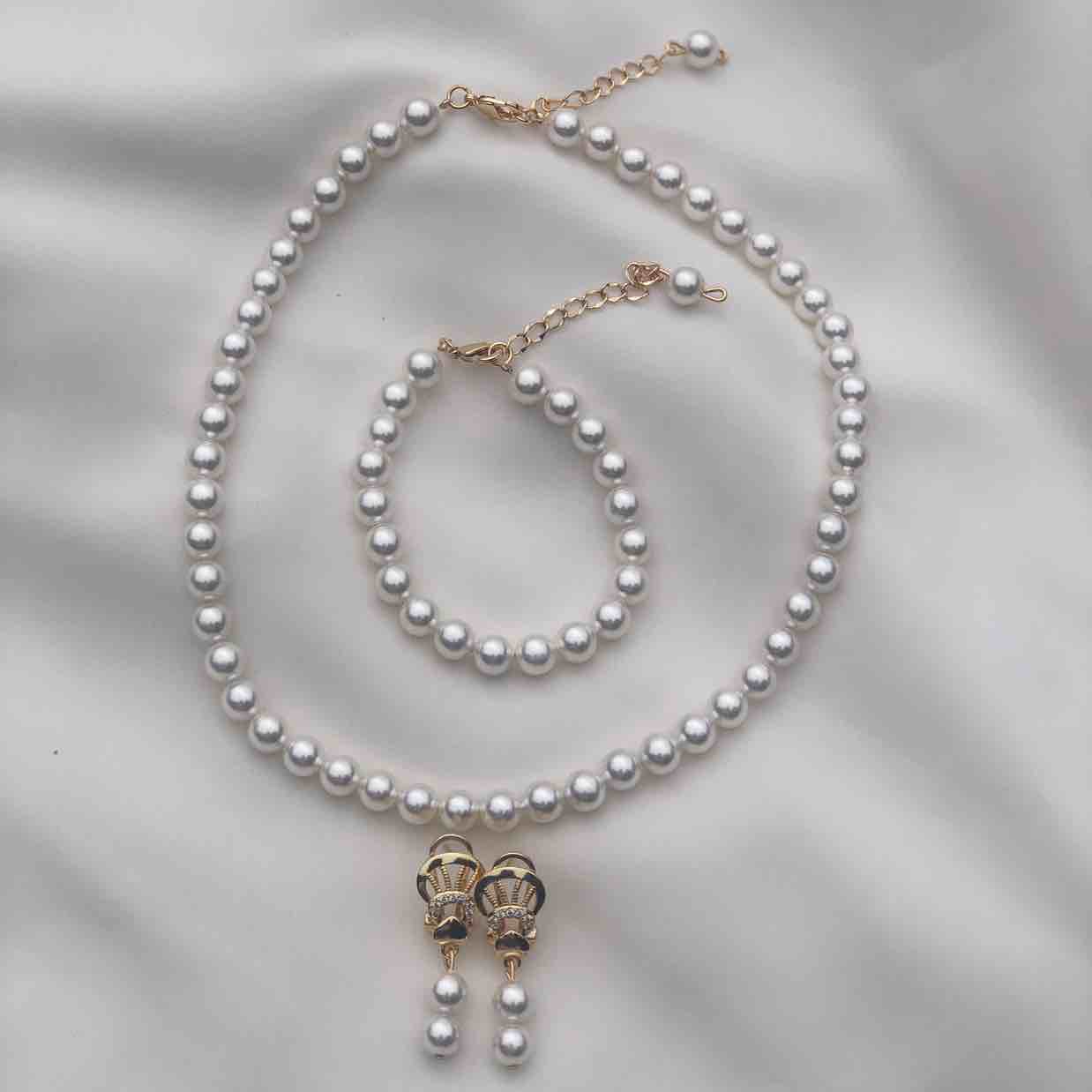 DARA pearl set