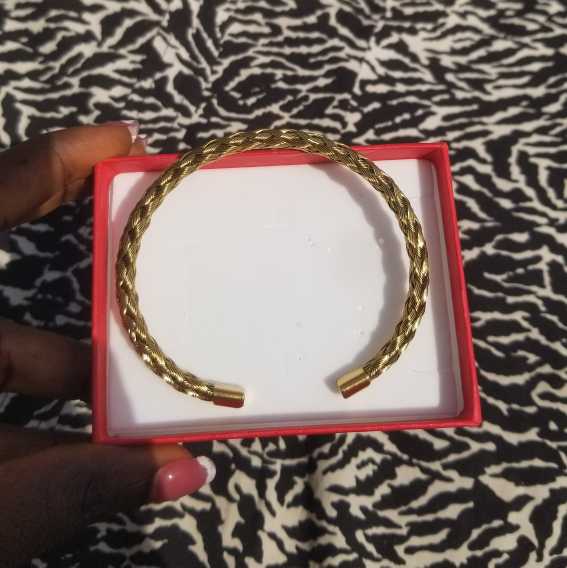 Bracelets 