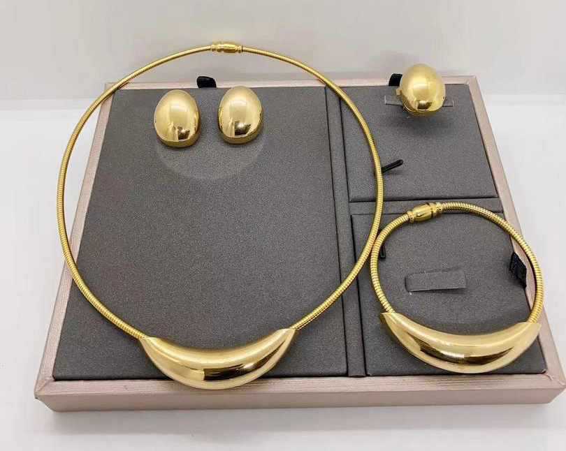 Pretty girl set